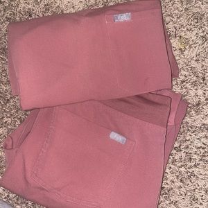 WearFigs Mauve Set Of Scrubs